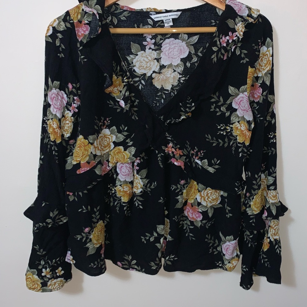 Black floral American Eagle top
